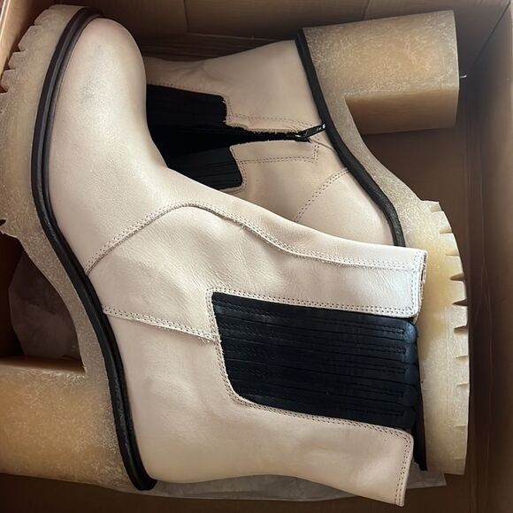 THE FREE PEOPLE JAMES CHELSEA BOOT IN WHITE 41 - Picture 3 of 9